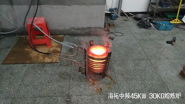 45kw中頻熔煉爐 30KG碳化矽坩堝實驗